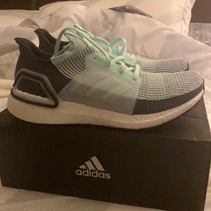 NWT Men’s size 10 adidas ultraboost 19. Green/grey/white